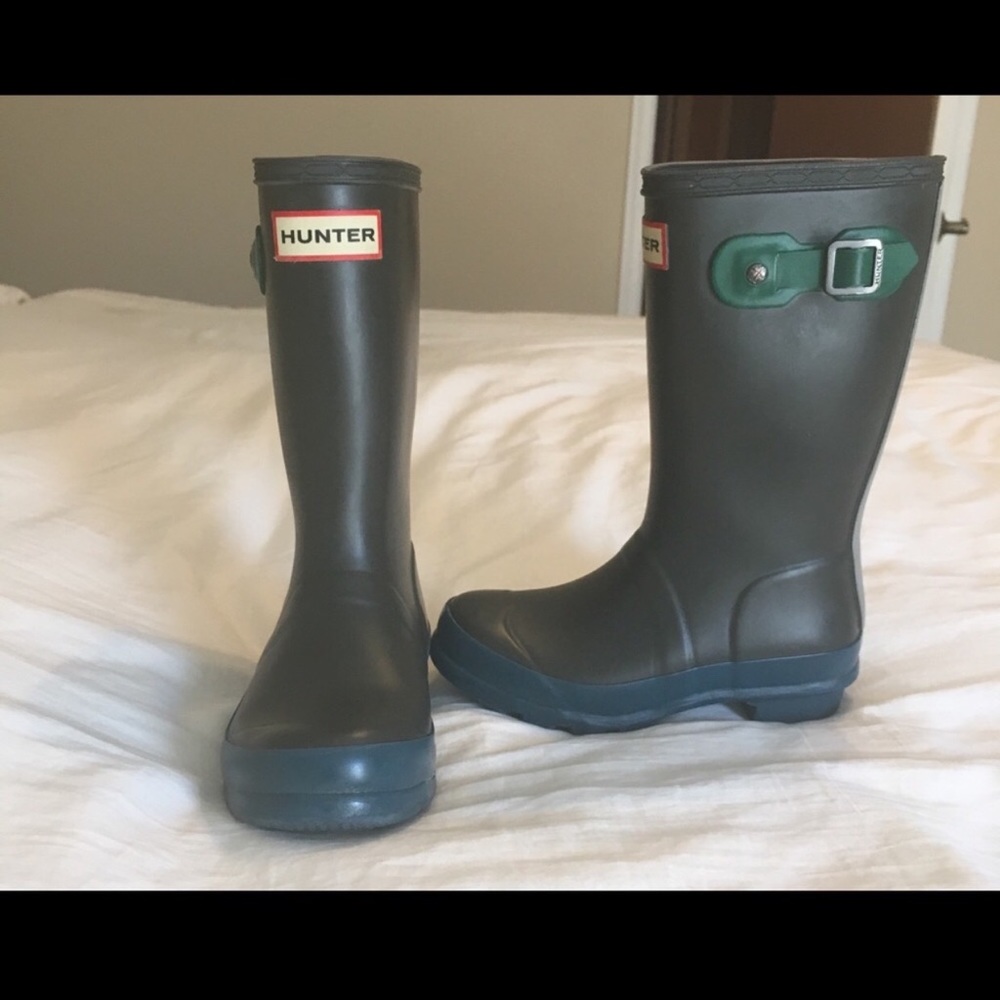 Girls hunter  rain bots